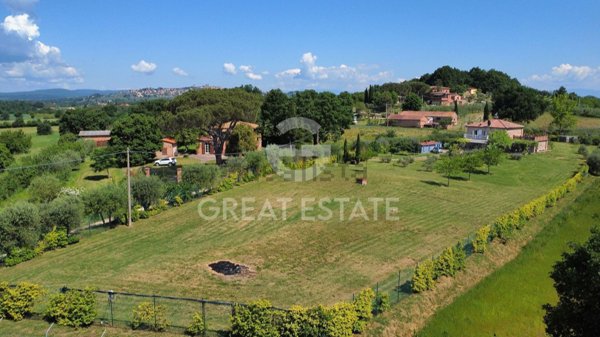 casa indipendente in vendita a Lucignano