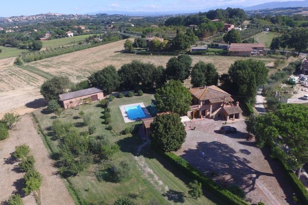 casale in vendita a Lucignano