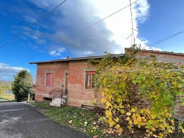 casa indipendente in vendita a Lucignano