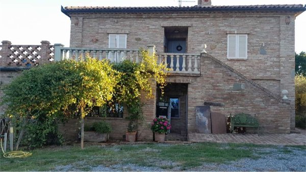 casa indipendente in vendita a Lucignano