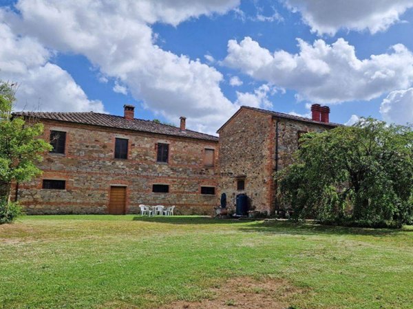 casa indipendente in vendita a Lucignano