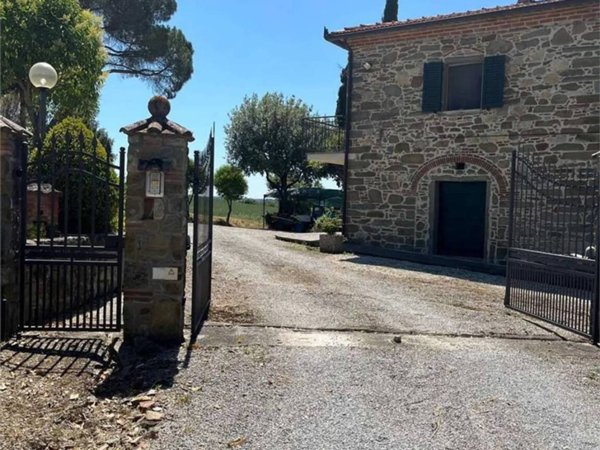 casa indipendente in vendita a Lucignano