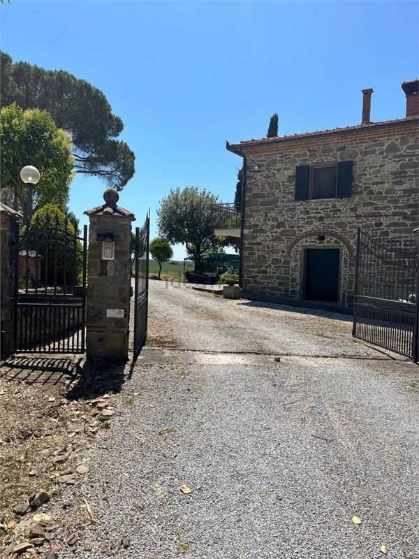 casa indipendente in vendita a Lucignano