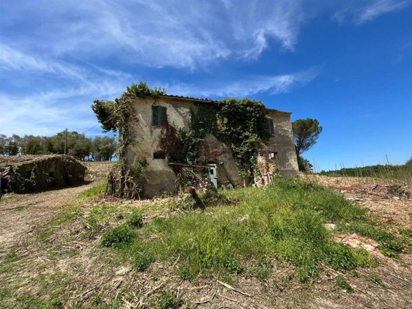 casale in vendita a Lucignano