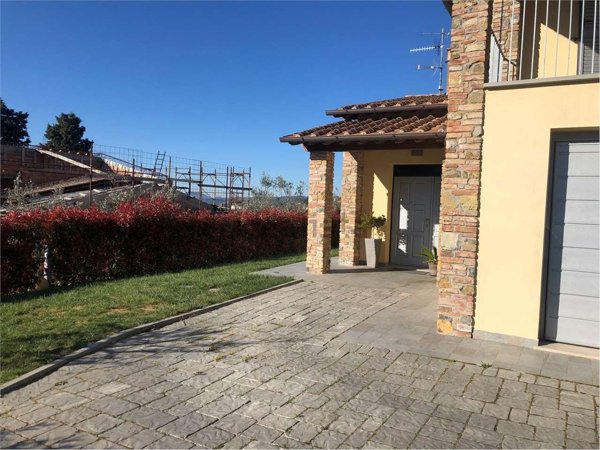 casa indipendente in vendita a Lucignano