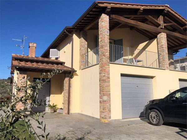 casa indipendente in vendita a Lucignano