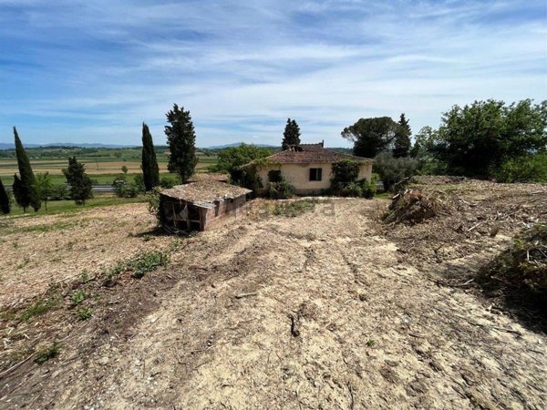 casale in vendita a Lucignano