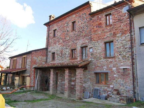casa indipendente in vendita a Lucignano