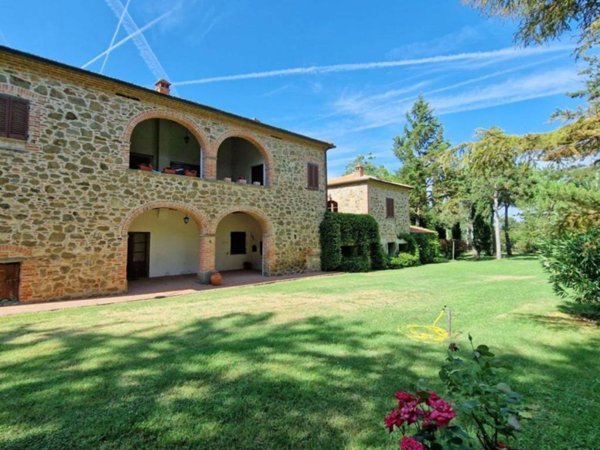 casa indipendente in vendita a Lucignano