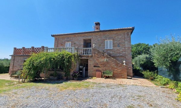 casa indipendente in vendita a Lucignano