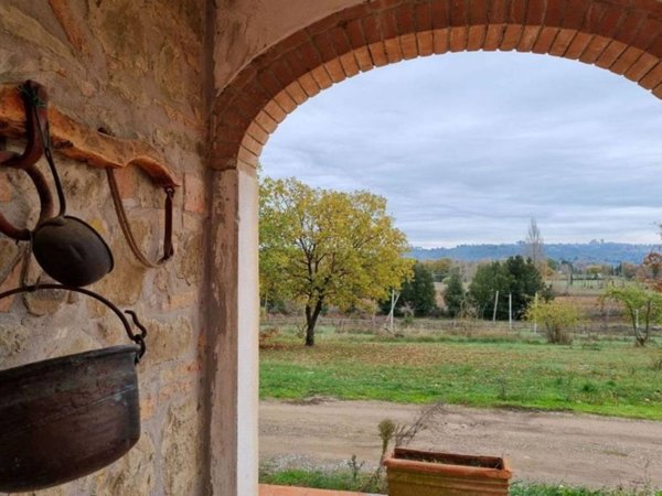 casa indipendente in vendita a Lucignano