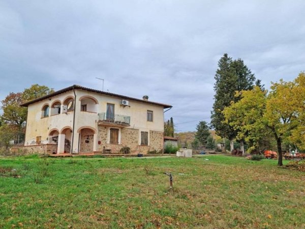casa indipendente in vendita a Lucignano