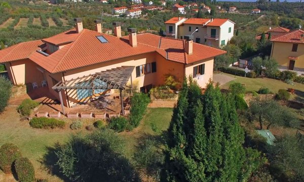 casa indipendente in vendita a Lucignano