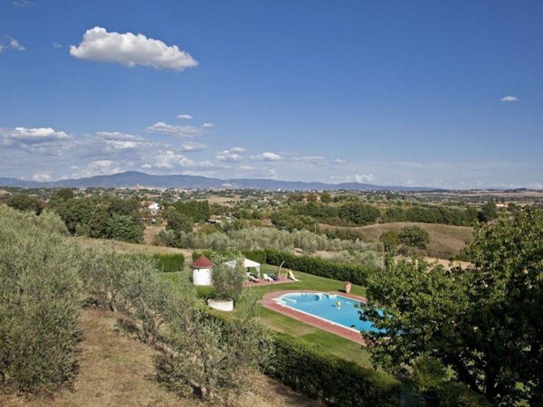 casa indipendente in vendita a Lucignano