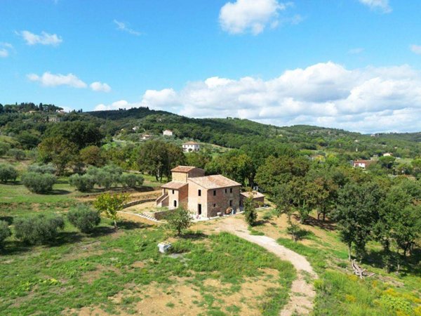 casa indipendente in vendita a Lucignano