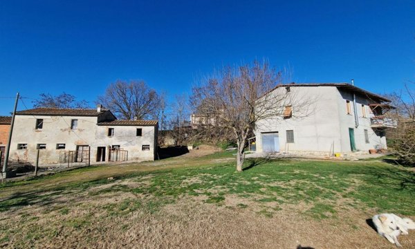 casale in vendita a Lucignano