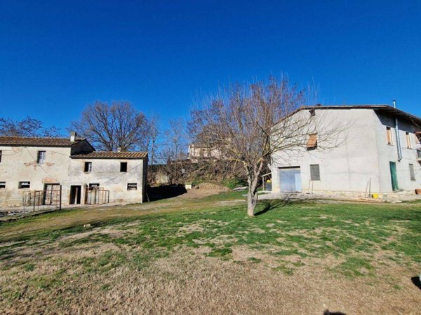 casa indipendente in vendita a Lucignano in zona Pieve Vecchia