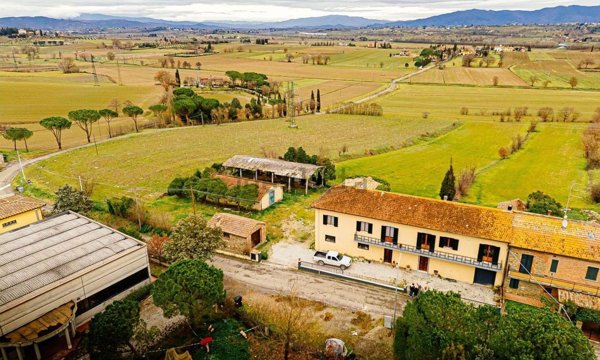 casale in vendita a Lucignano