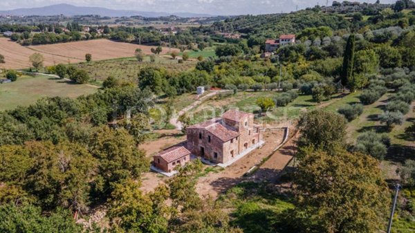 casa indipendente in vendita a Lucignano