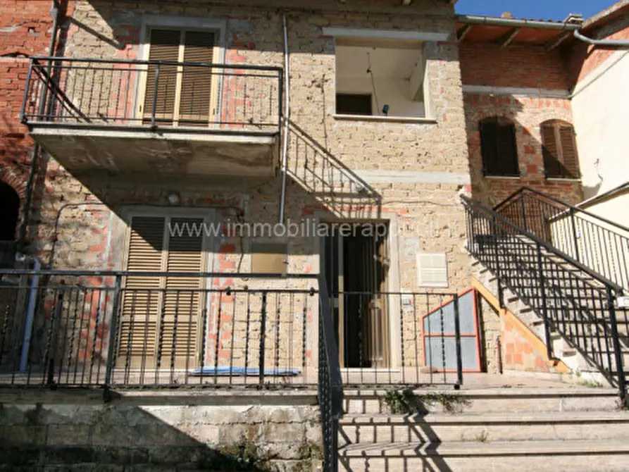 casa indipendente in vendita a Lucignano