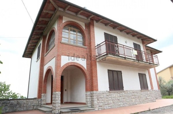 casa indipendente in vendita a Lucignano
