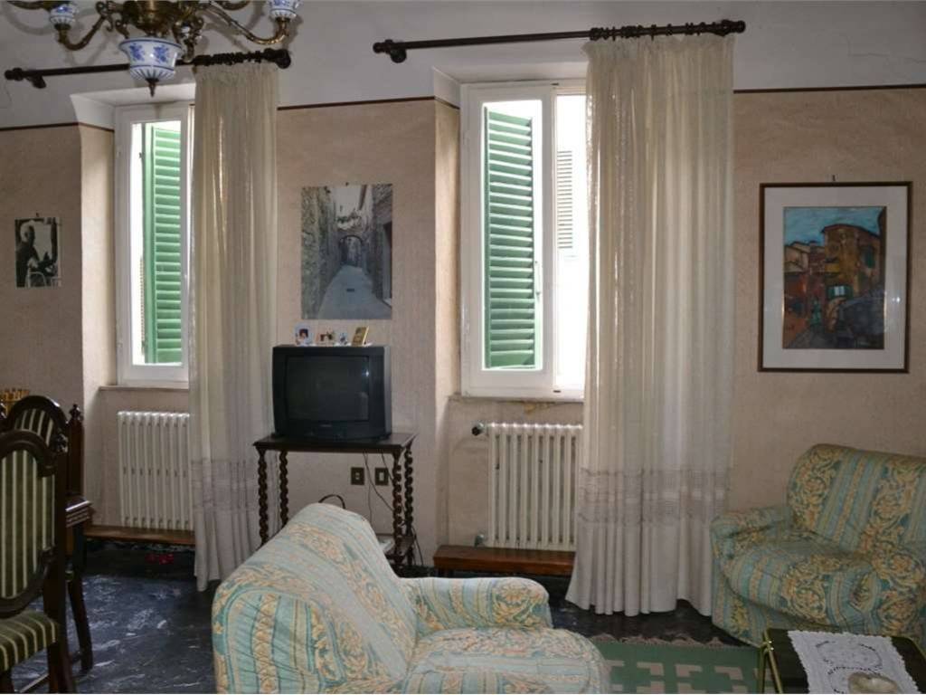 casa indipendente in vendita a Lucignano