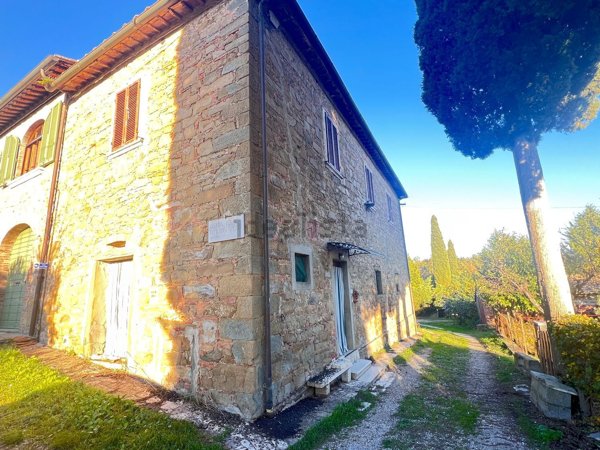 casale in vendita a Lucignano