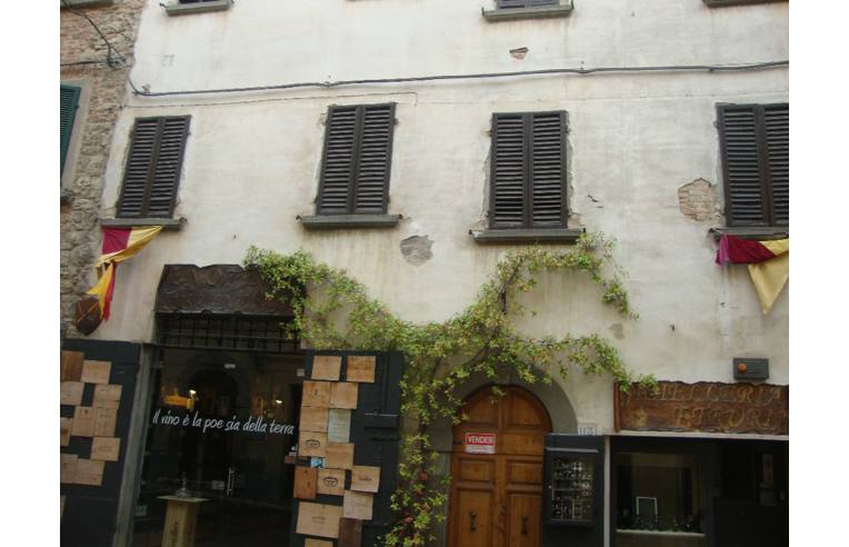 casa indipendente in vendita a Lucignano