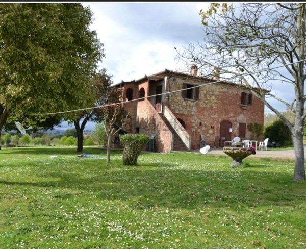 casale in vendita a Lucignano