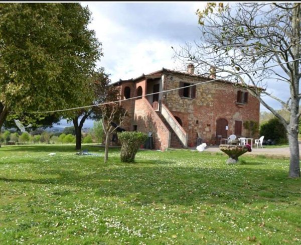casa indipendente in vendita a Lucignano