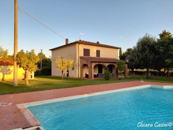 casa indipendente in vendita a Lucignano