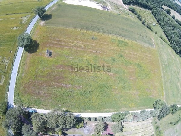 terreno edificabile in vendita a Lucignano