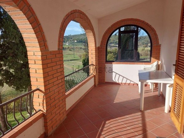 casa indipendente in vendita a Lucignano