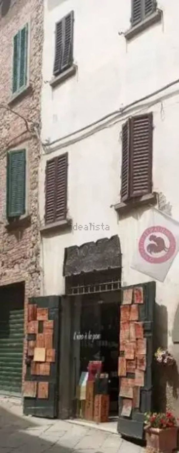 locale commerciale in vendita a Lucignano
