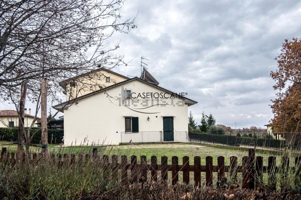 casa indipendente in vendita a Lucignano