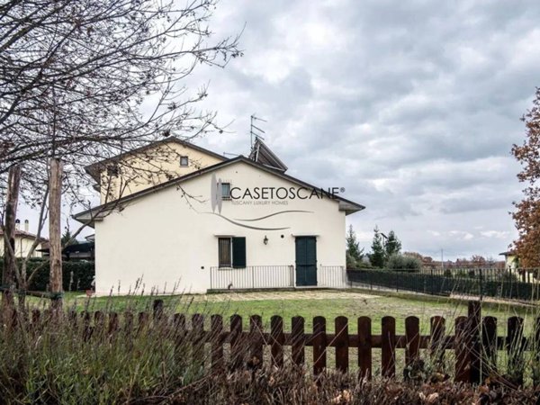 casa indipendente in vendita a Lucignano