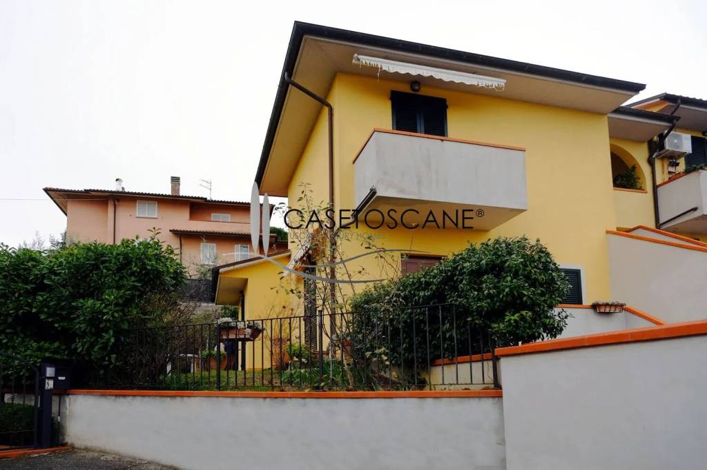 casa indipendente in vendita a Lucignano