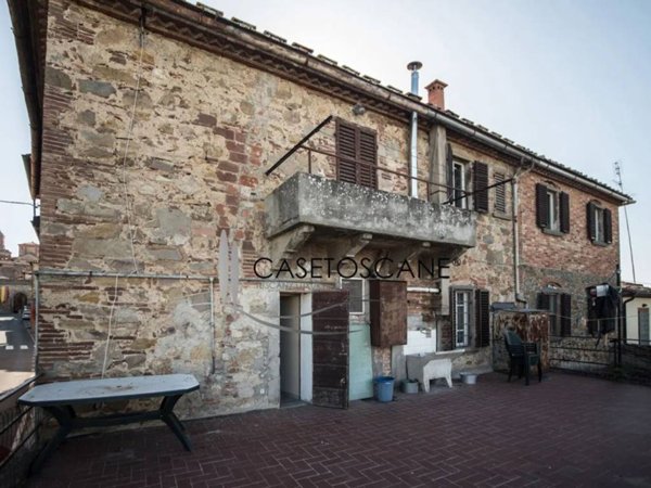 casa indipendente in vendita a Lucignano