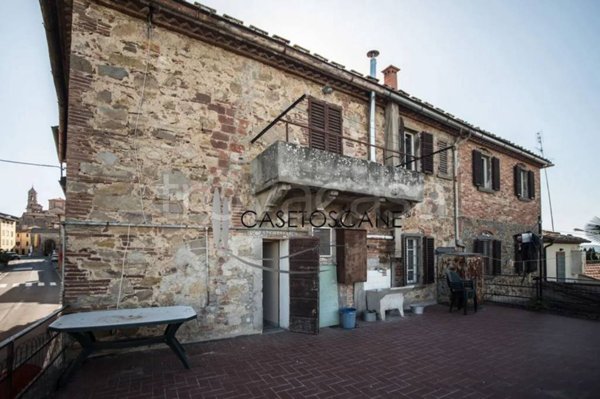 casa indipendente in vendita a Lucignano