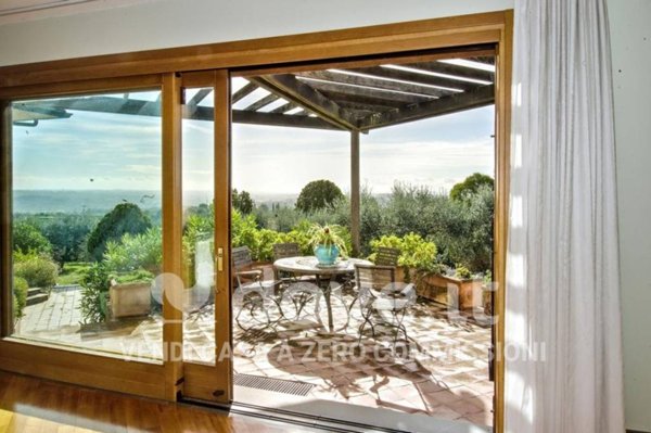 casa indipendente in vendita a Lucignano