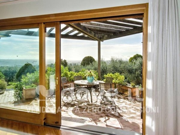 casa indipendente in vendita a Lucignano