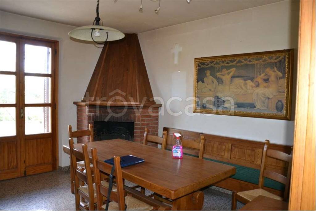 casa indipendente in vendita a Lucignano