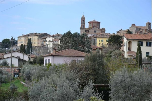 casa indipendente in vendita a Lucignano
