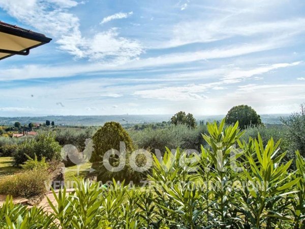 casa indipendente in vendita a Lucignano