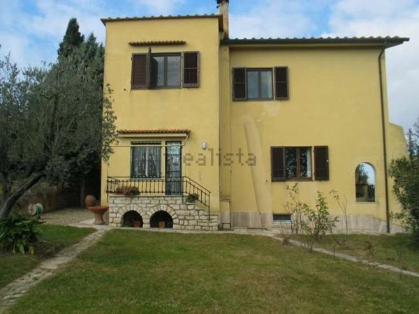 casa indipendente in vendita a Lucignano