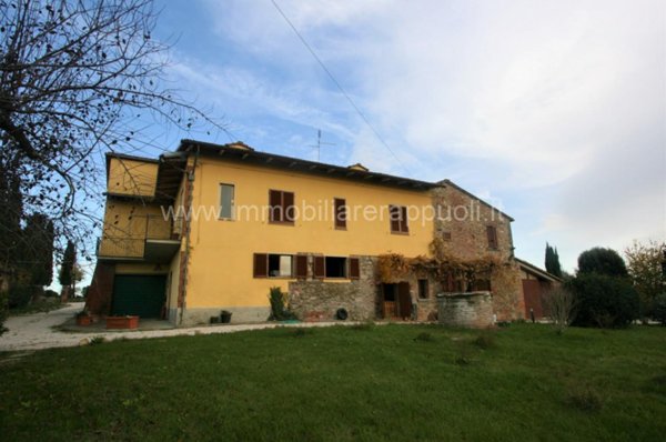 casa indipendente in vendita a Lucignano