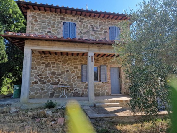 casa indipendente in vendita a Lucignano