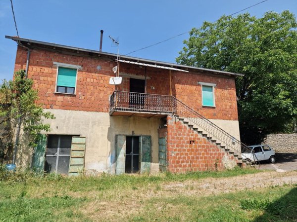 casa indipendente in vendita a Lucignano