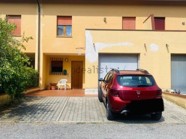 casa indipendente in vendita a Lucignano