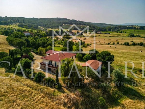 casa indipendente in vendita a Lucignano